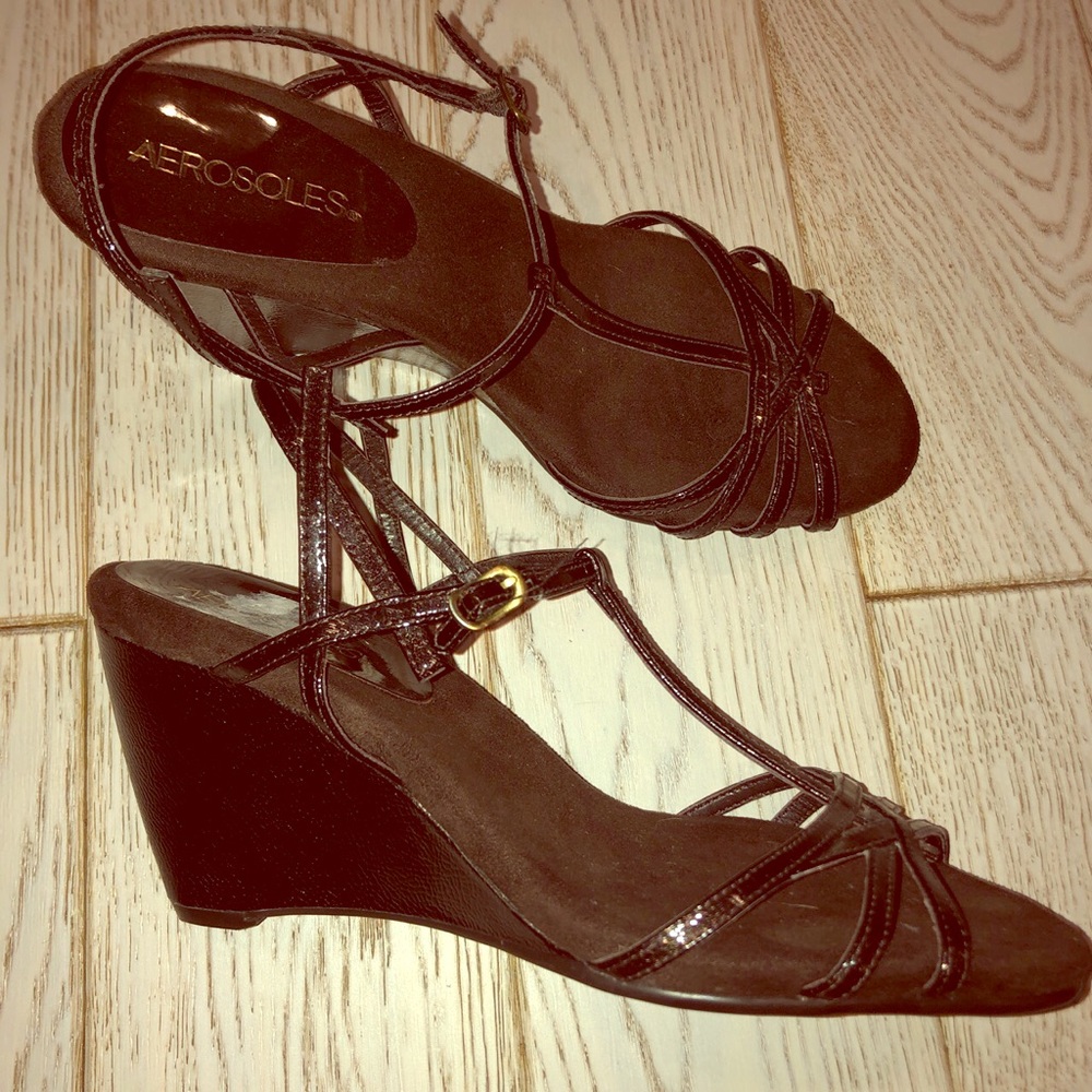 Aerosols Minimalistic brown wedges